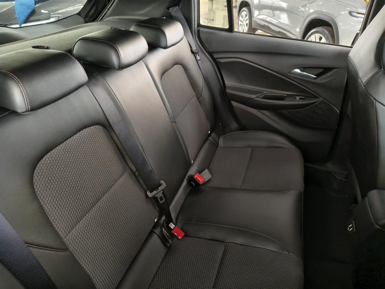 Chevrolet libera Onix RS com R$ 19.885,00 de desconto para PcD