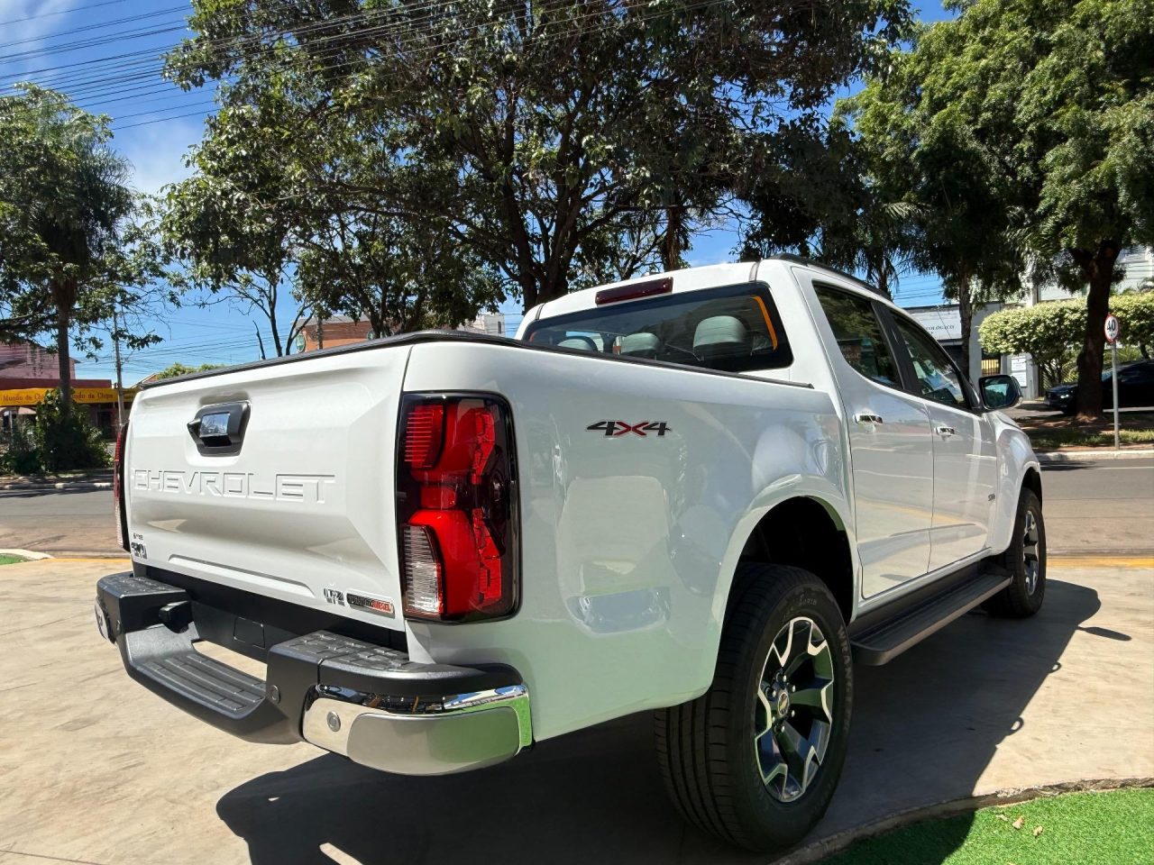 Chevrolet S10 LTZ fica R$ 49.800,00 mais barato para CNPJ em março