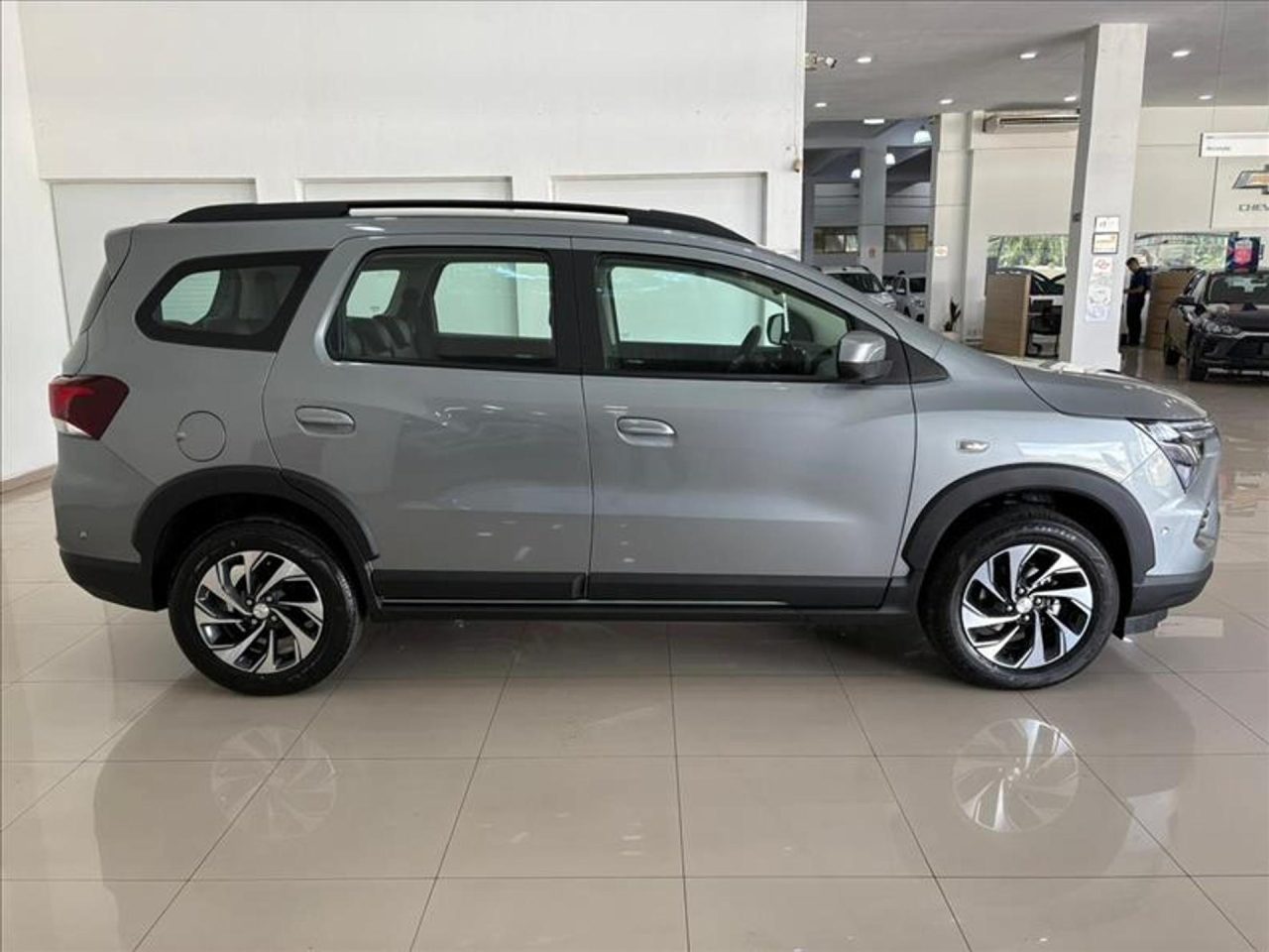 Chevrolet dá R$ 12.680,00 de desconto no Spin LTZ para PcD