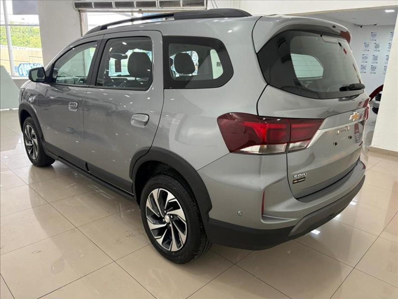 Chevrolet dá R$ 12.680,00 de desconto no Spin LTZ para PcD