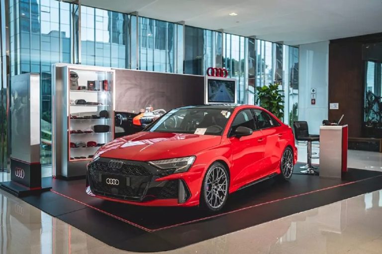 Audi apresenta RS3 e promove experiência de Fórmula 1 em shopping paulista