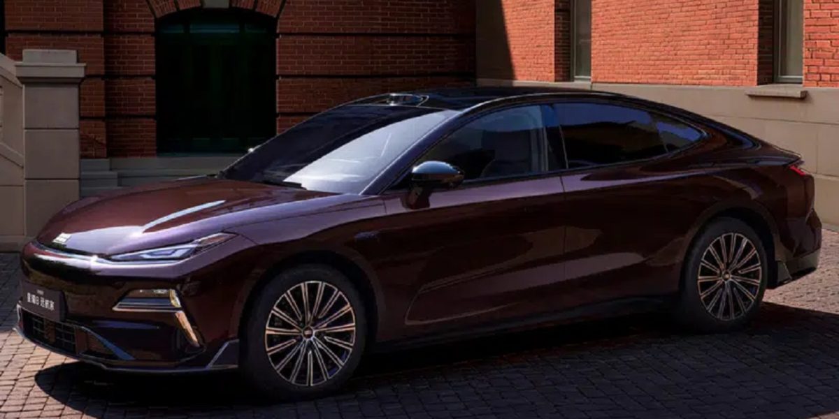 Geely inicia pré-venda do novo Starshine 8 com até 225 km em modo elétrico
