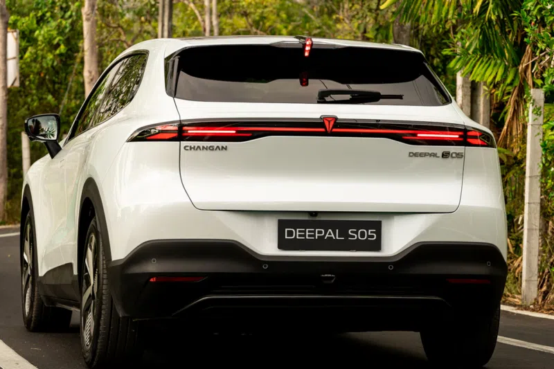 Novo Deepal S05 da Changan chega ao mercado britânico com 488 km de autonomia
