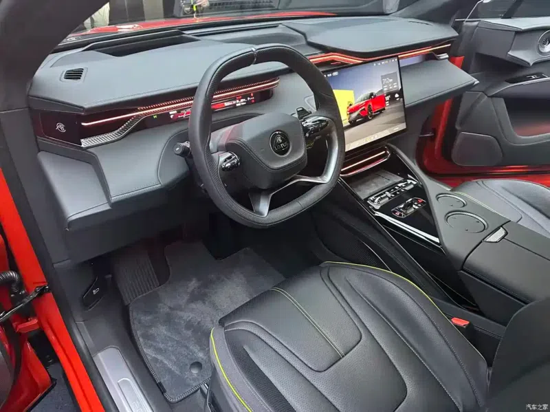 Lotus revela o interior do For Me, SUV híbrido que entrega impressionantes 952 cv