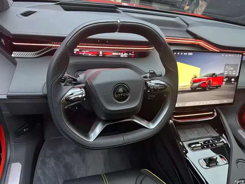 Lotus revela o interior do For Me, SUV híbrido que entrega impressionantes 952 cv