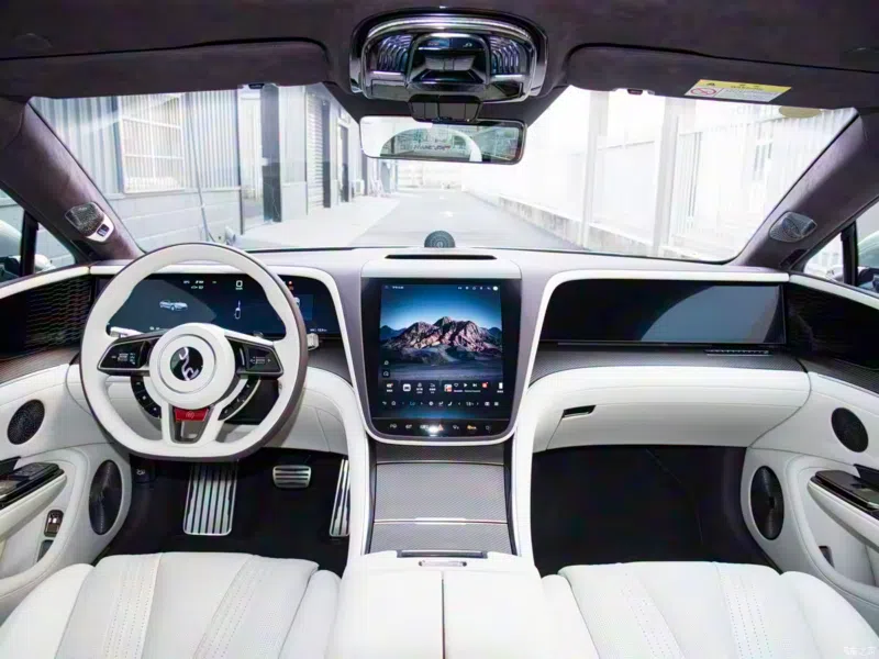 BYD apresenta o Yangwang U7 2026, sedã de luxo com até 1.006 km de autonomia