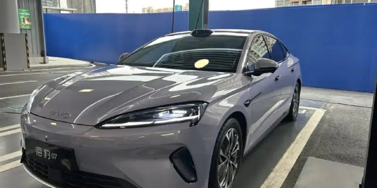 BYD lança na China o Seal 07 EV com nova bateria Blade de segunda geração