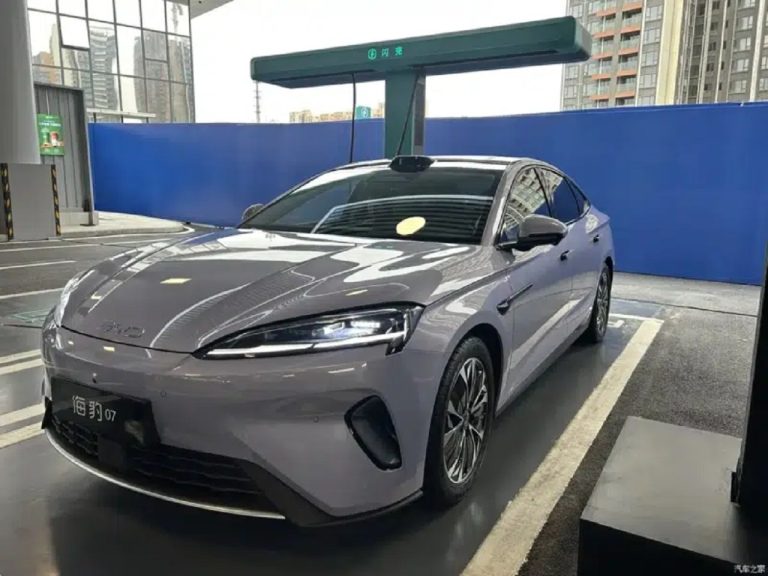 BYD lança na China o Seal 07 EV com nova bateria Blade de segunda geração