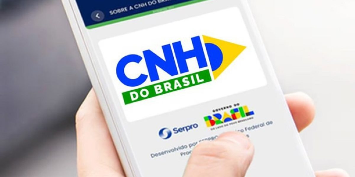 Câmara dos Deputados analisa mudanças no Código de Trânsito Brasileiro, incluindo a possibilidade de habilitação para menores de 18 anos e revisão de custos.