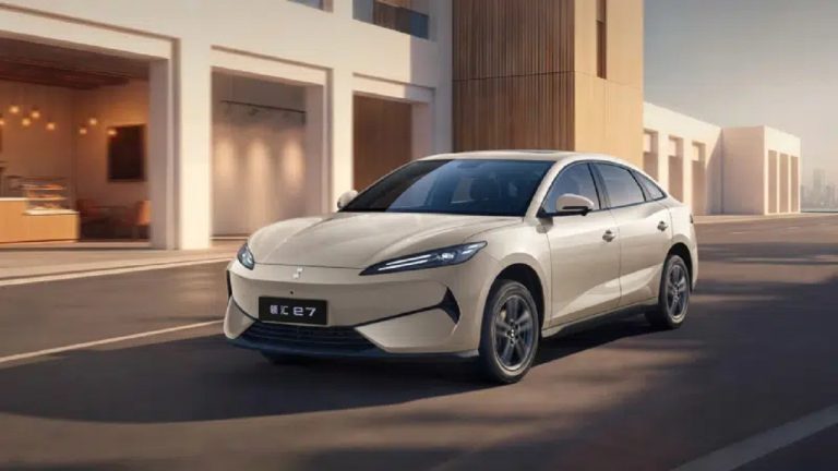 BYD adapta carros de aplicativo para recarga rápida de bateria
