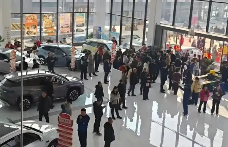 Vendas de veículos elétricos e híbridos caem 17% entre 1º e 22 de março