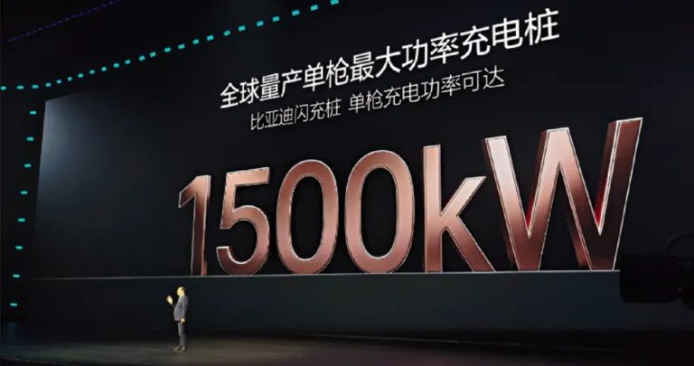 BYD anuncia carregador de 1.500 kW e prevê início da operação global no fim de 2026