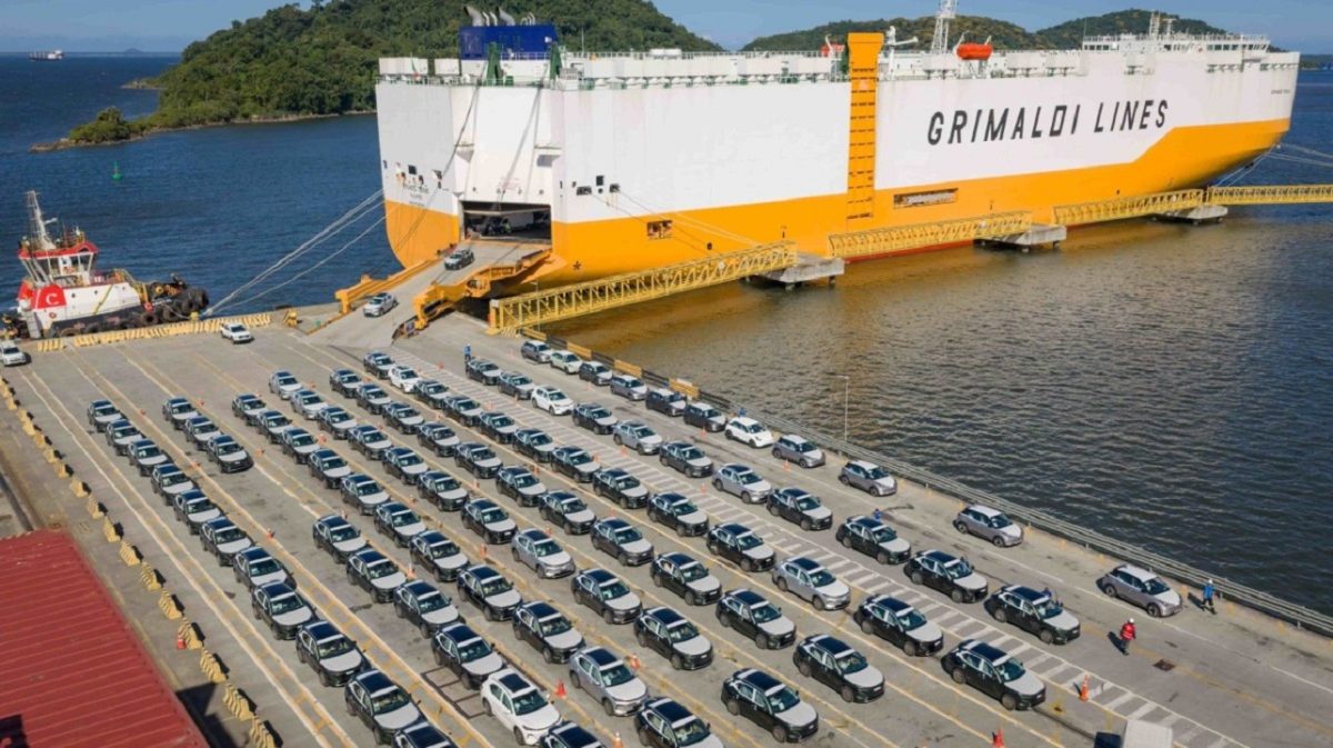 Primeiro lote do Geely EX5 EM-i desembarca no Brasil