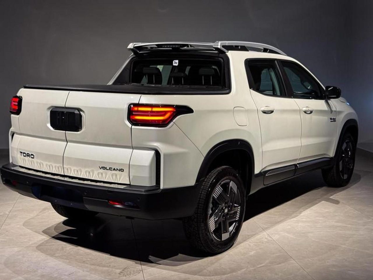 Fiat anuncia recall da Toro 2026 após falha elétrica com risco grave aos ocupantes