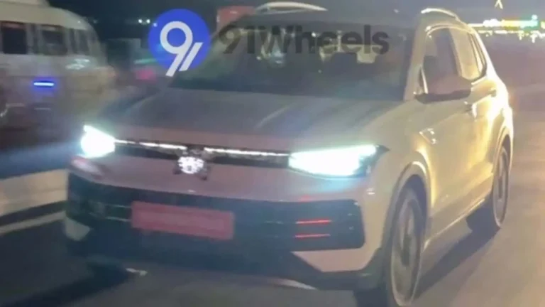 Volkswagen T-Cross 2026 é flagrado na Índia com design inovador e versão híbrida