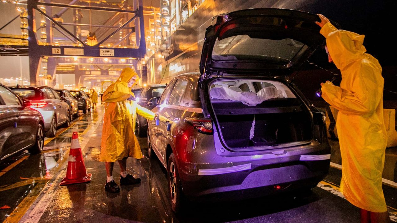 Após escassez, Geely reforça operação e desembarca 3,3 mil elétricos no país