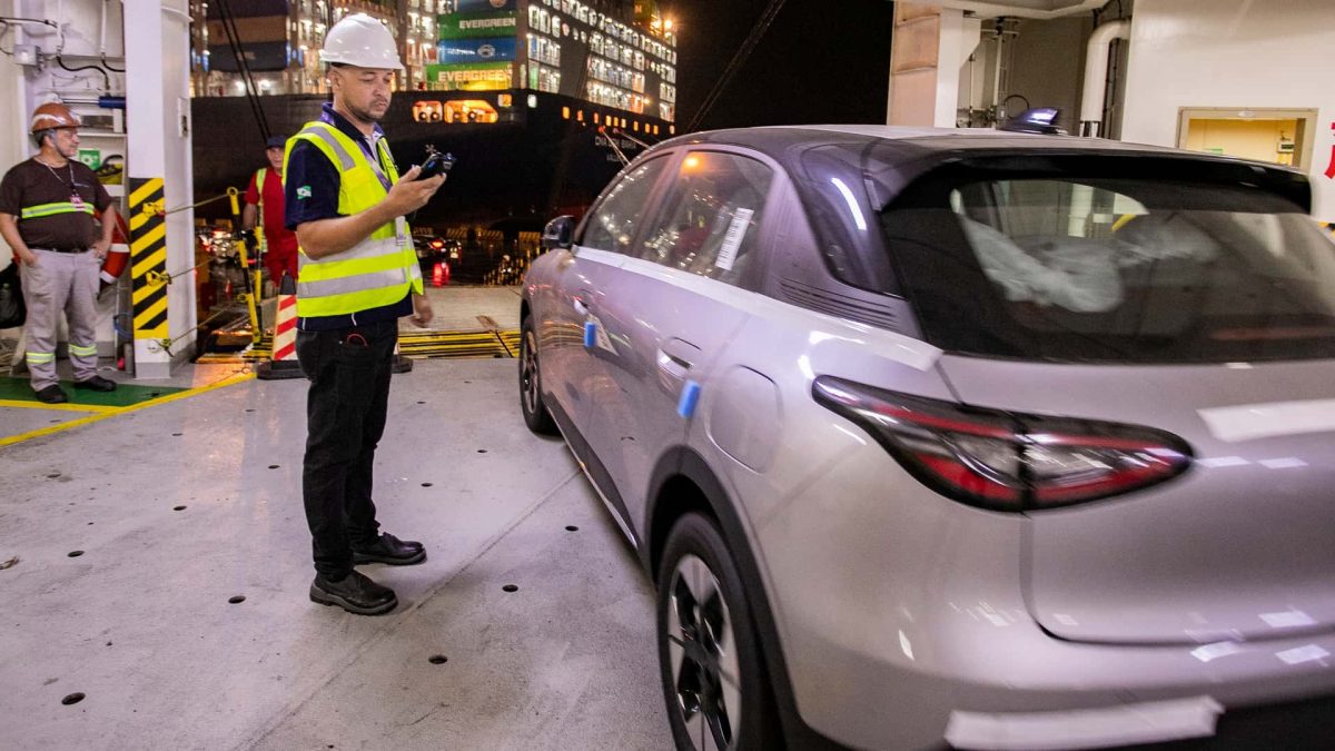 Após escassez, Geely reforça operação e desembarca 3,3 mil elétricos no país