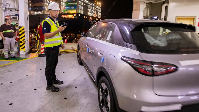 Após escassez, Geely reforça operação e desembarca 3,3 mil elétricos no país