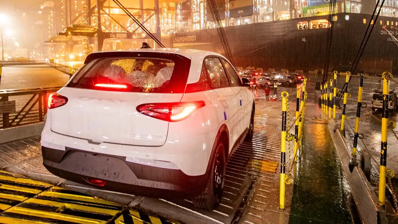 Após escassez, Geely reforça operação e desembarca 3,3 mil elétricos no país