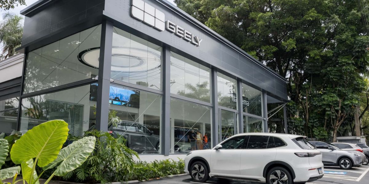 Concessionárias da Geely passam a oferecer atualização do EX2 com conectividade Apple e Android