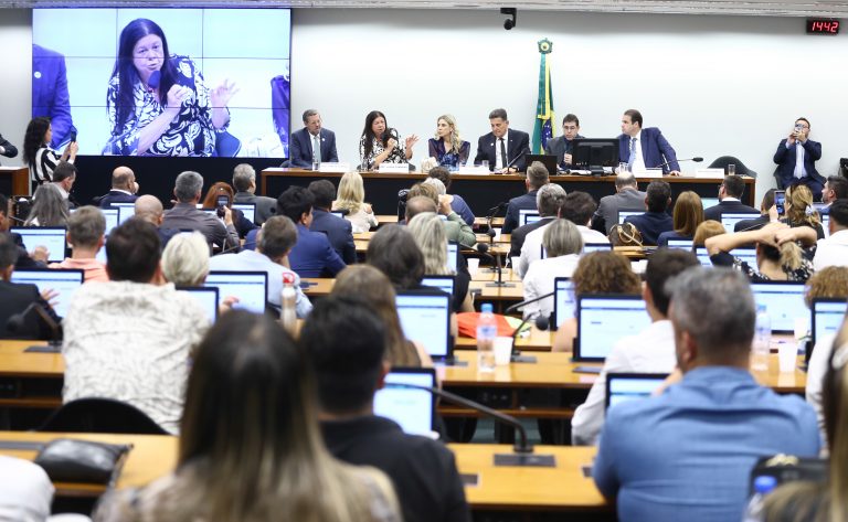 Autoescolas: deputados pressionam por permanência do sistema
