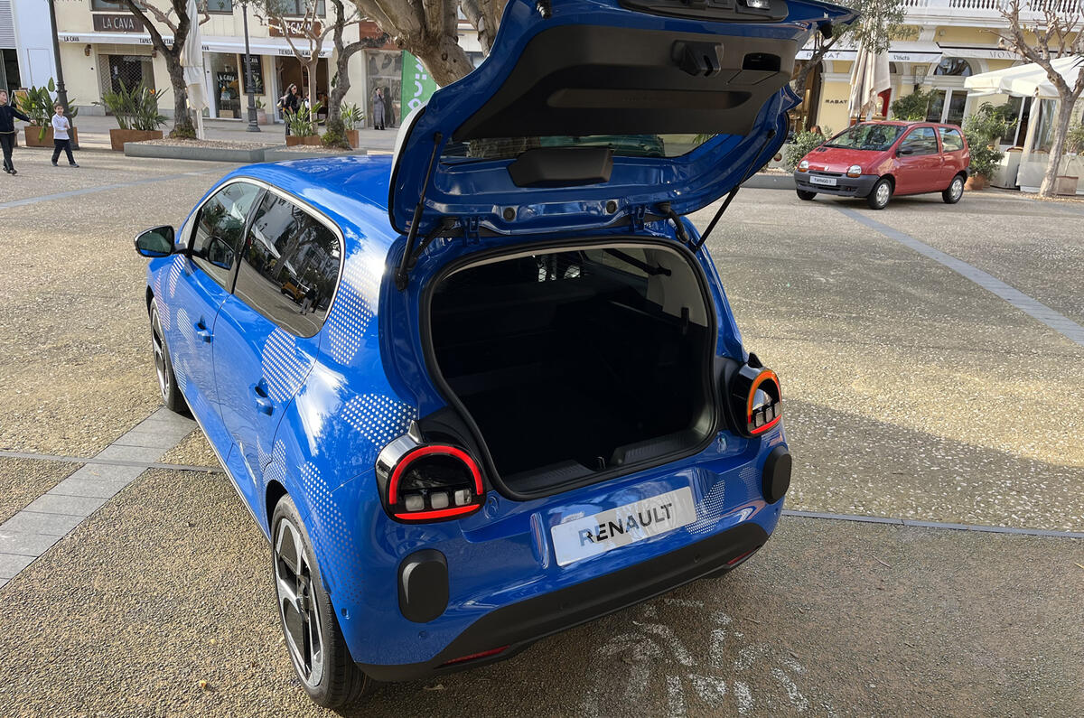 Novo Renault Twingo chega à Europa com mais espaço e proposta versátil