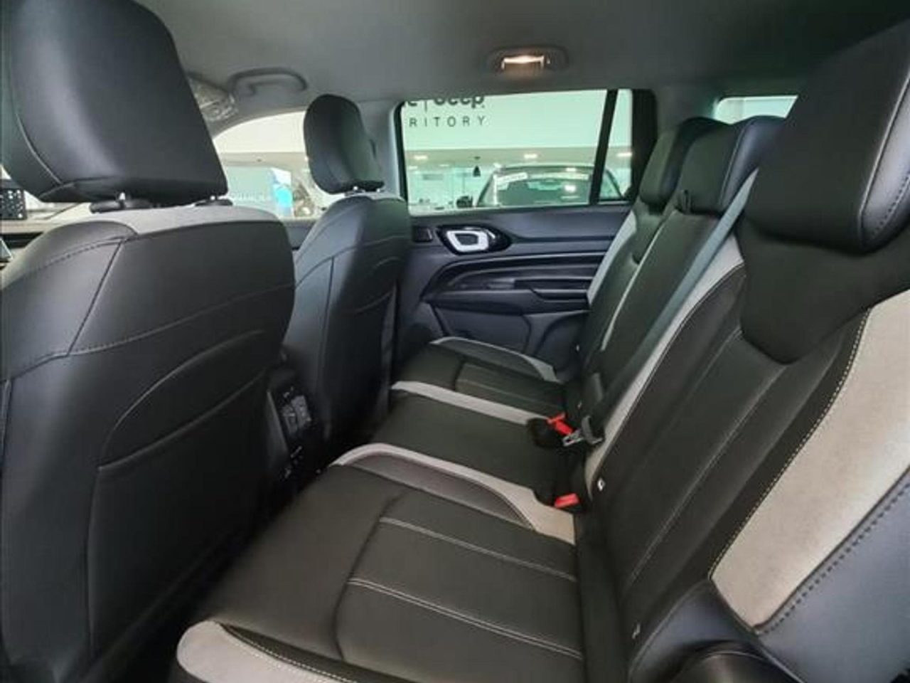 Jeep oferece R$ 28.200,00 de desconto no Commander Limited para CNPJ em março