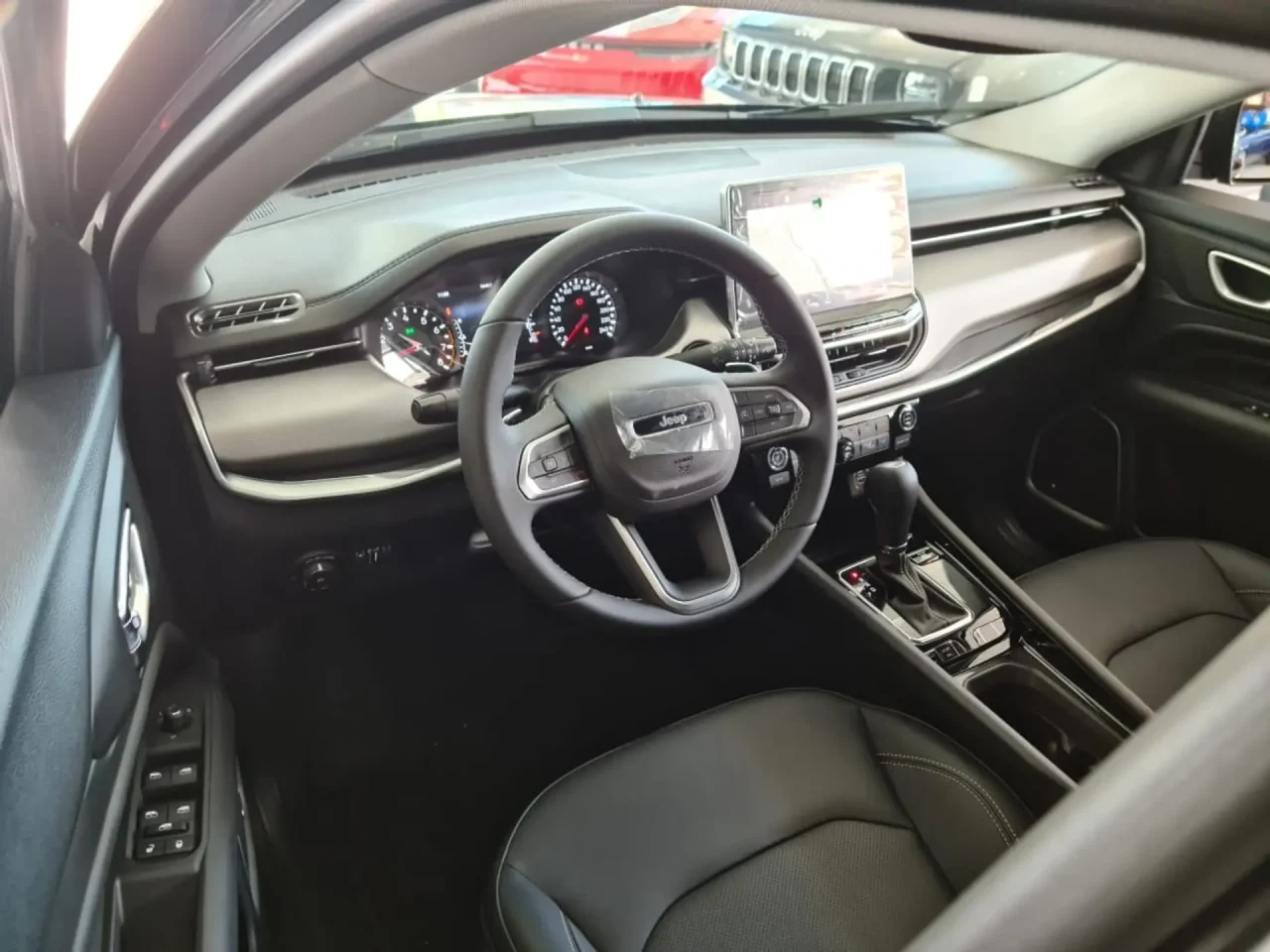 Jeep Compass Sport tem desconto de R$ 36.300,00 para PcD em março