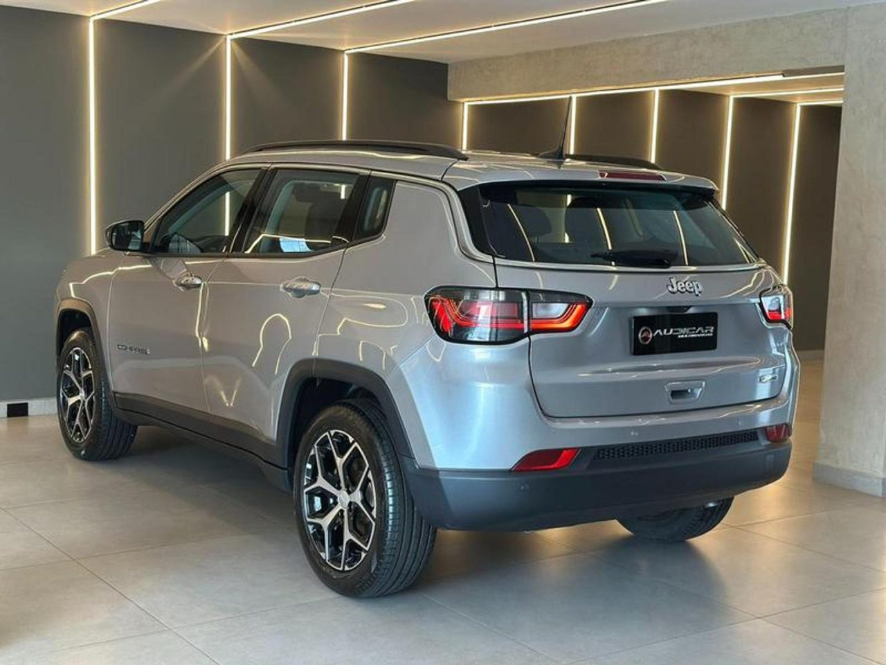 Jeep oferece R$ 28.500,00 de desconto no Compass Longitude para CNPJ em março