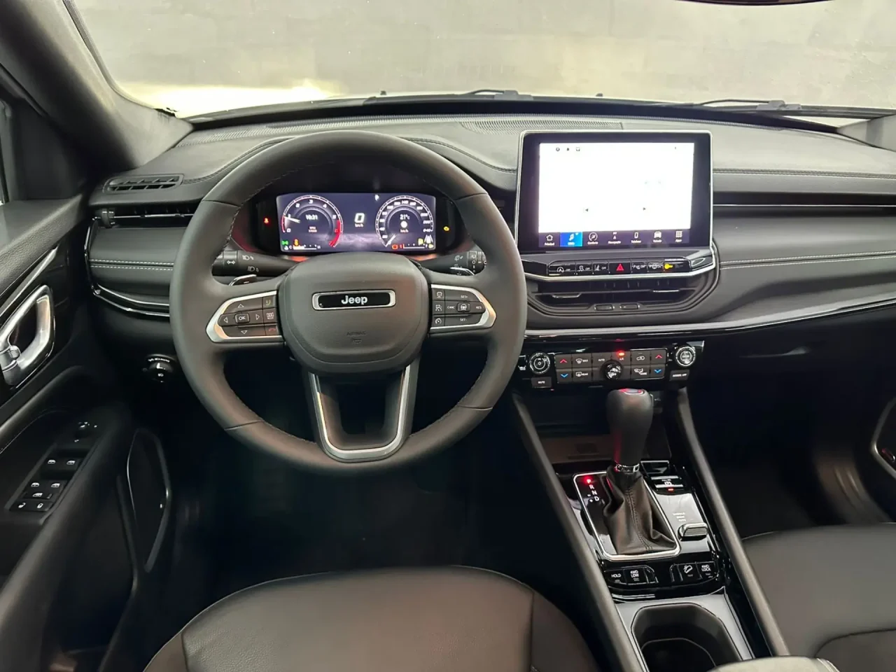 Jeep Compass Blackhawk ganha desconto de R$ 42.490,00 para CNPJ em março