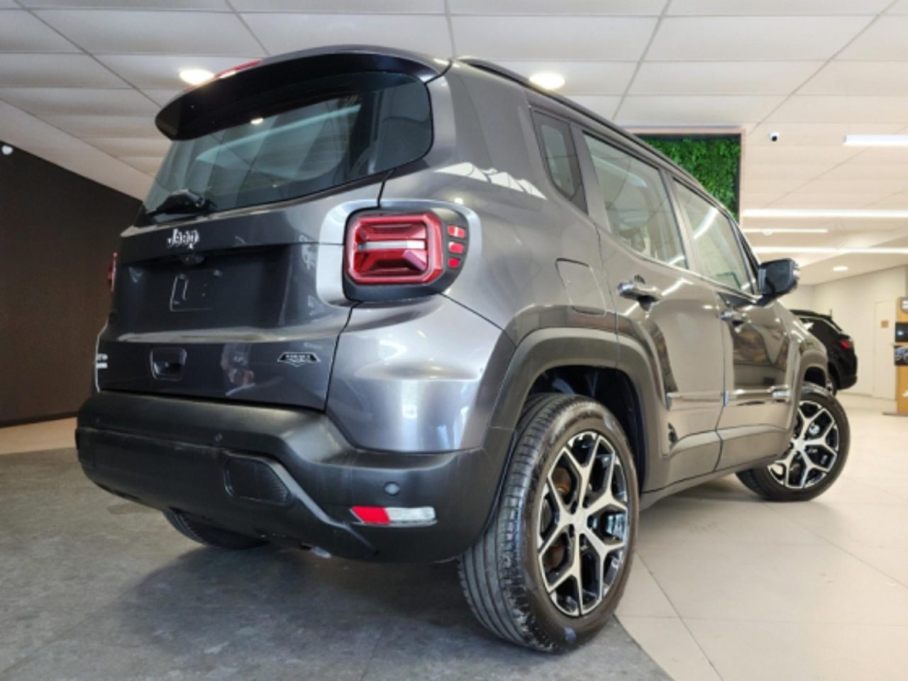 Jeep oferece R$ 21.834,00 de desconto no Renegade Sahara para PcD em março