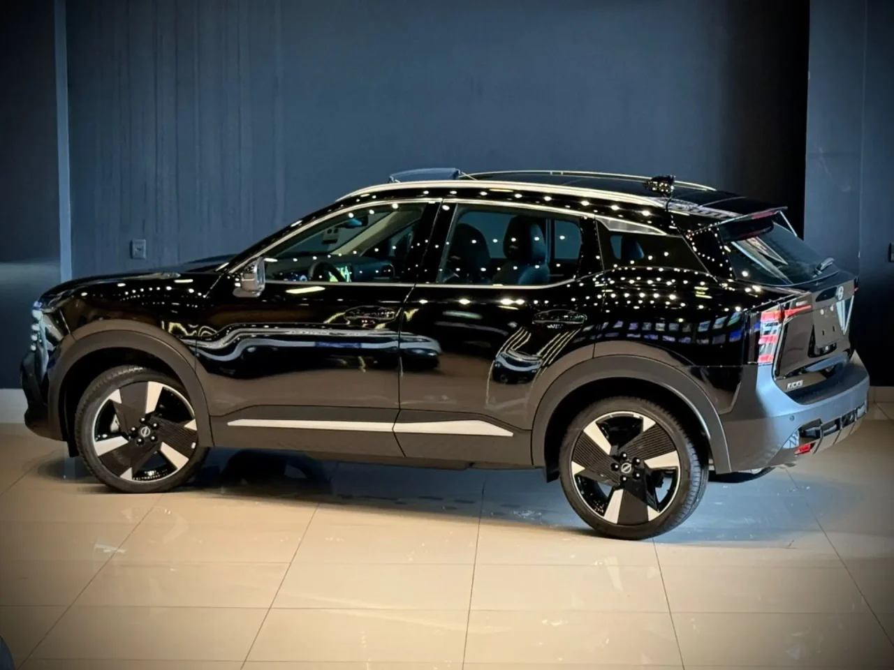 Nissan Kicks Platinum recebe desconto de R$ 21.410,00 para PcD em março