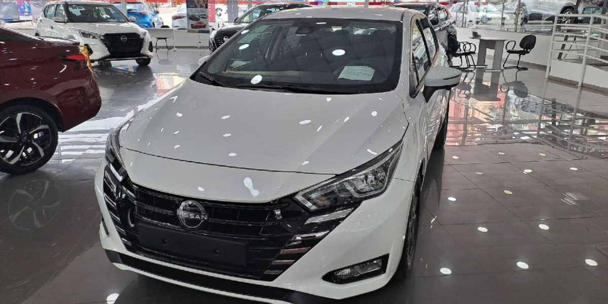 Nissan aplica desconto de R$ 28.000,00 no Versa para PcD em março