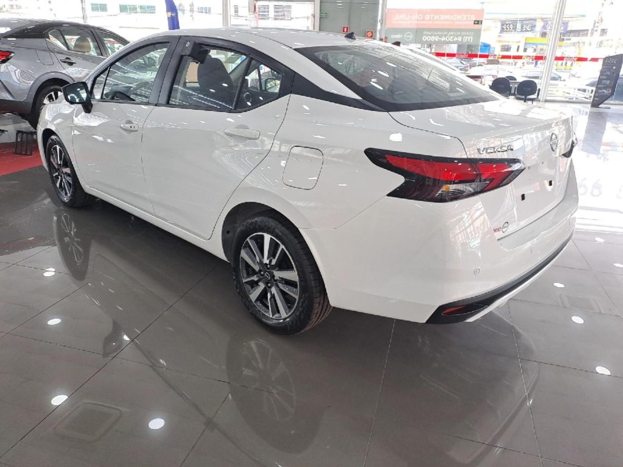 Nissan aplica desconto de R$ 28.000,00 no Versa para PcD em março