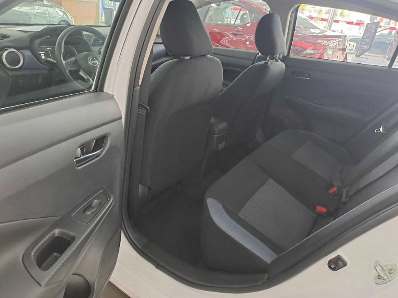 Nissan aplica desconto de R$ 28.000,00 no Versa para PcD em março