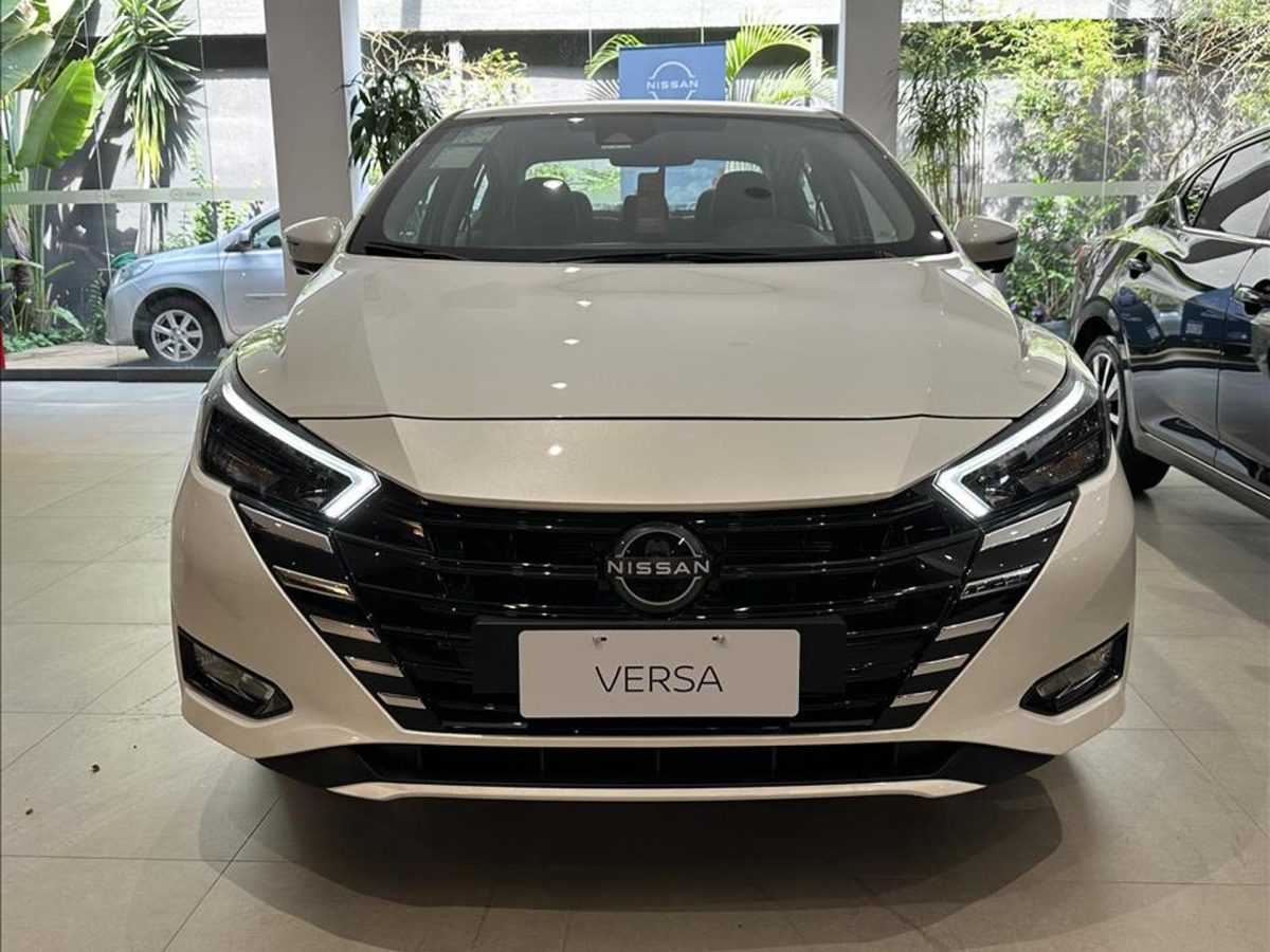 Nissan oferece R$ 18.400,00 de desconto no Versa Advance para PcD em março