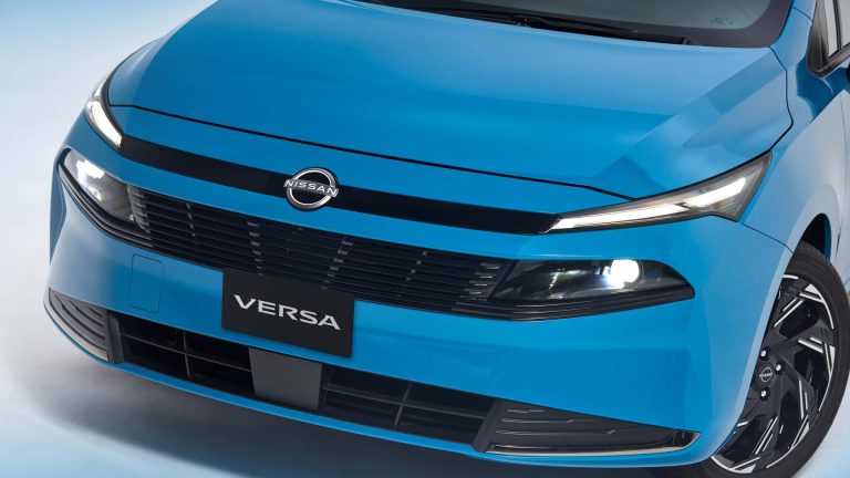 Nissan Versa 2027 chega ao México com nova identidade visual e motor 1.6 de 118 cv