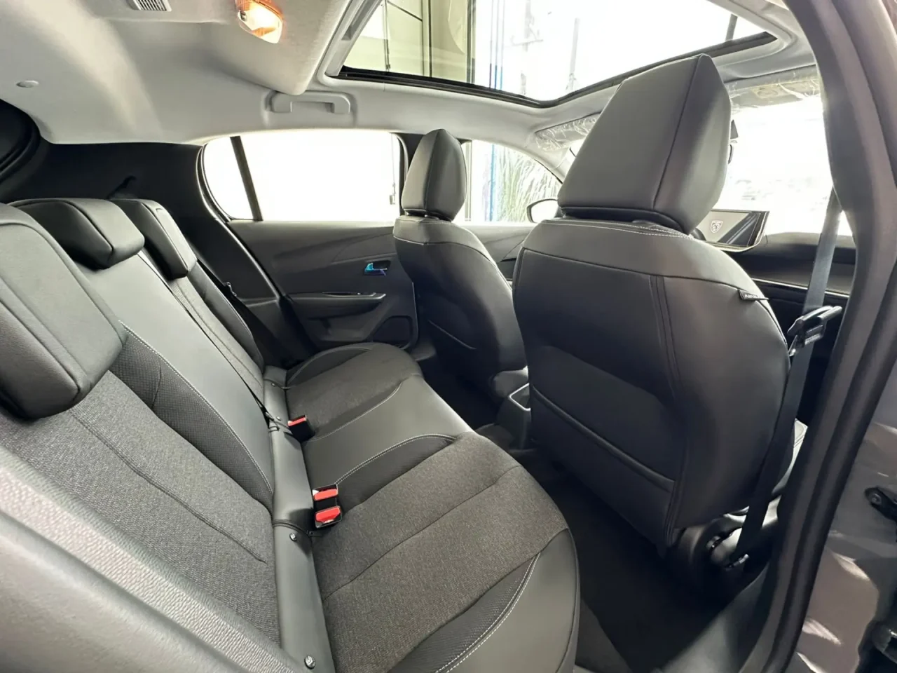 Peugeot oferece R$ 17.123,75 de desconto no 208 Style para PcD em março