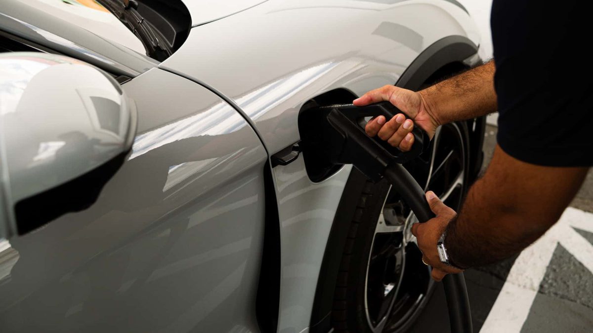 Quanto custa ter um carregador para carro elétrico? Veja os valores