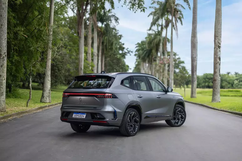 Novo Renault Koleos estreia no país com 245 cv e cabine tecnológica com três telas