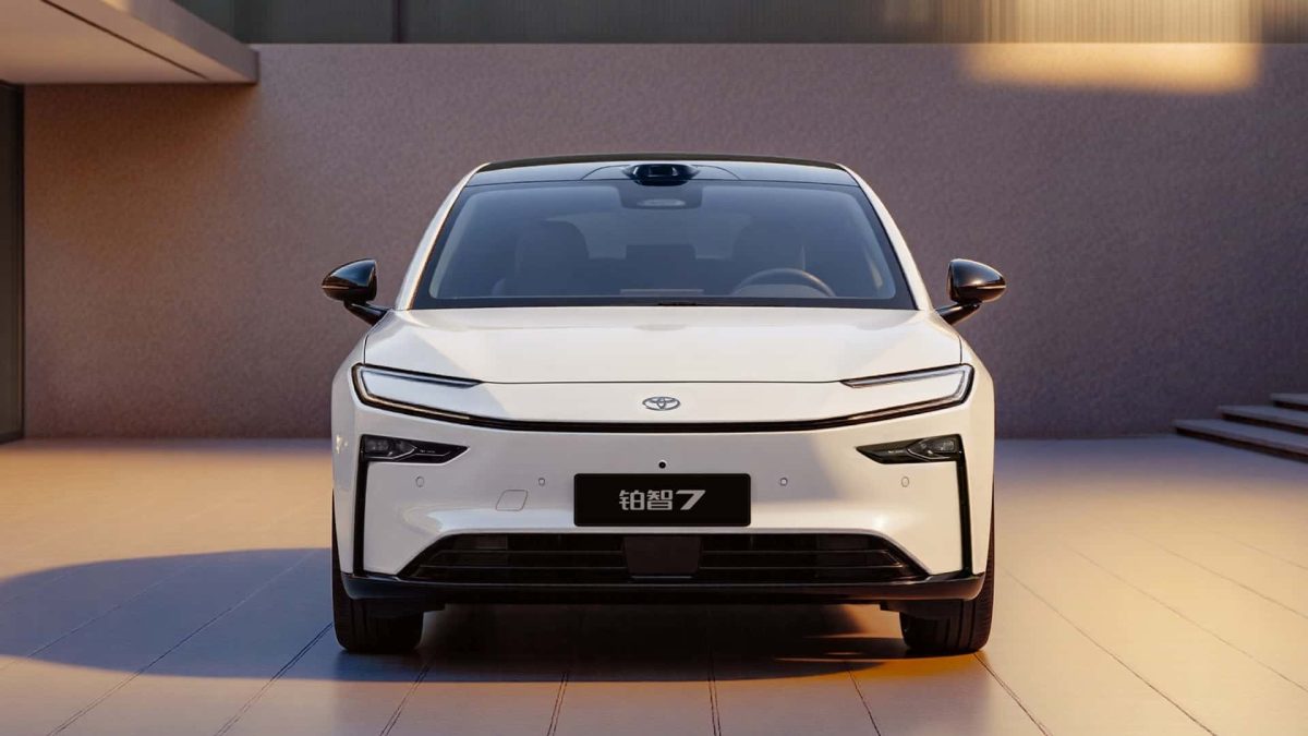 Novo sedã elétrico da Toyota com plataforma GAC já acumula 3.100 pedidos em uma hora