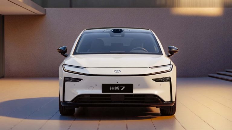 Novo sedã elétrico da Toyota com plataforma GAC já acumula 3.100 pedidos em uma hora