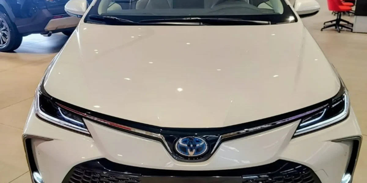 Toyota reajusta preços do Corolla; híbrido ultrapassa a marca de R$ 210 mil