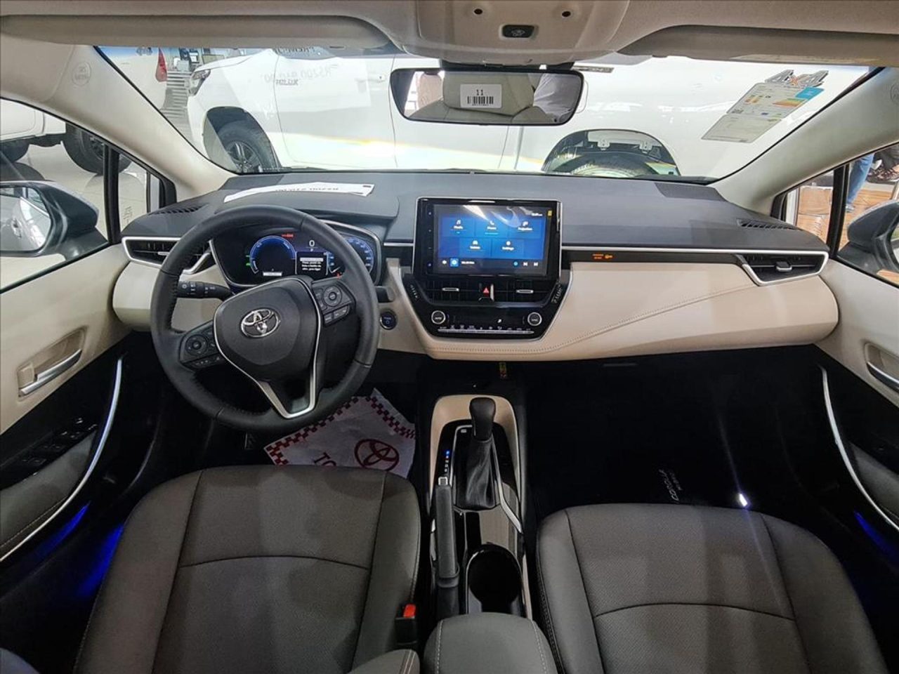 Toyota corta R$ 47.139,02 do Corolla GLI Hybrid 2026 em oferta para PcD