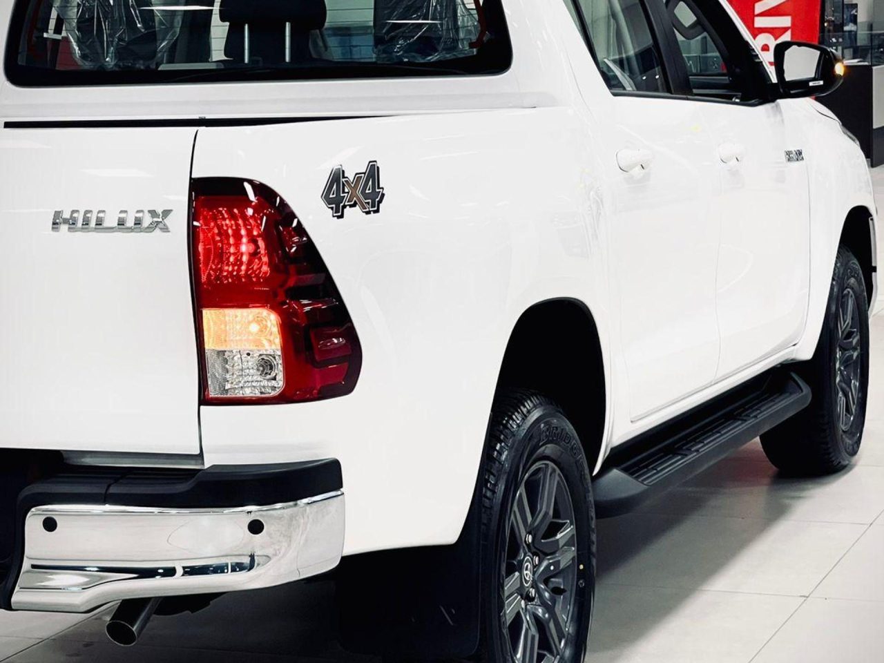 Hilux Power Pack MT fica R$ 64.949,70 mais barato para CNPJ após redução da Toyota