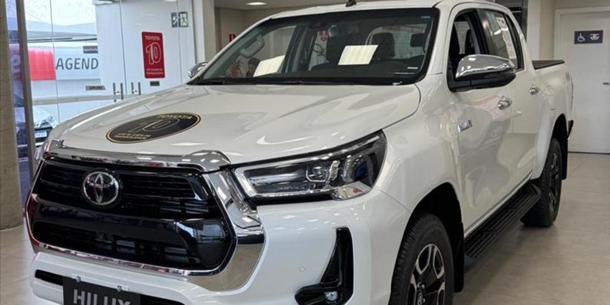 Toyota Hilux começa maio com vendas fracas e fica atrás de Ranger e S10