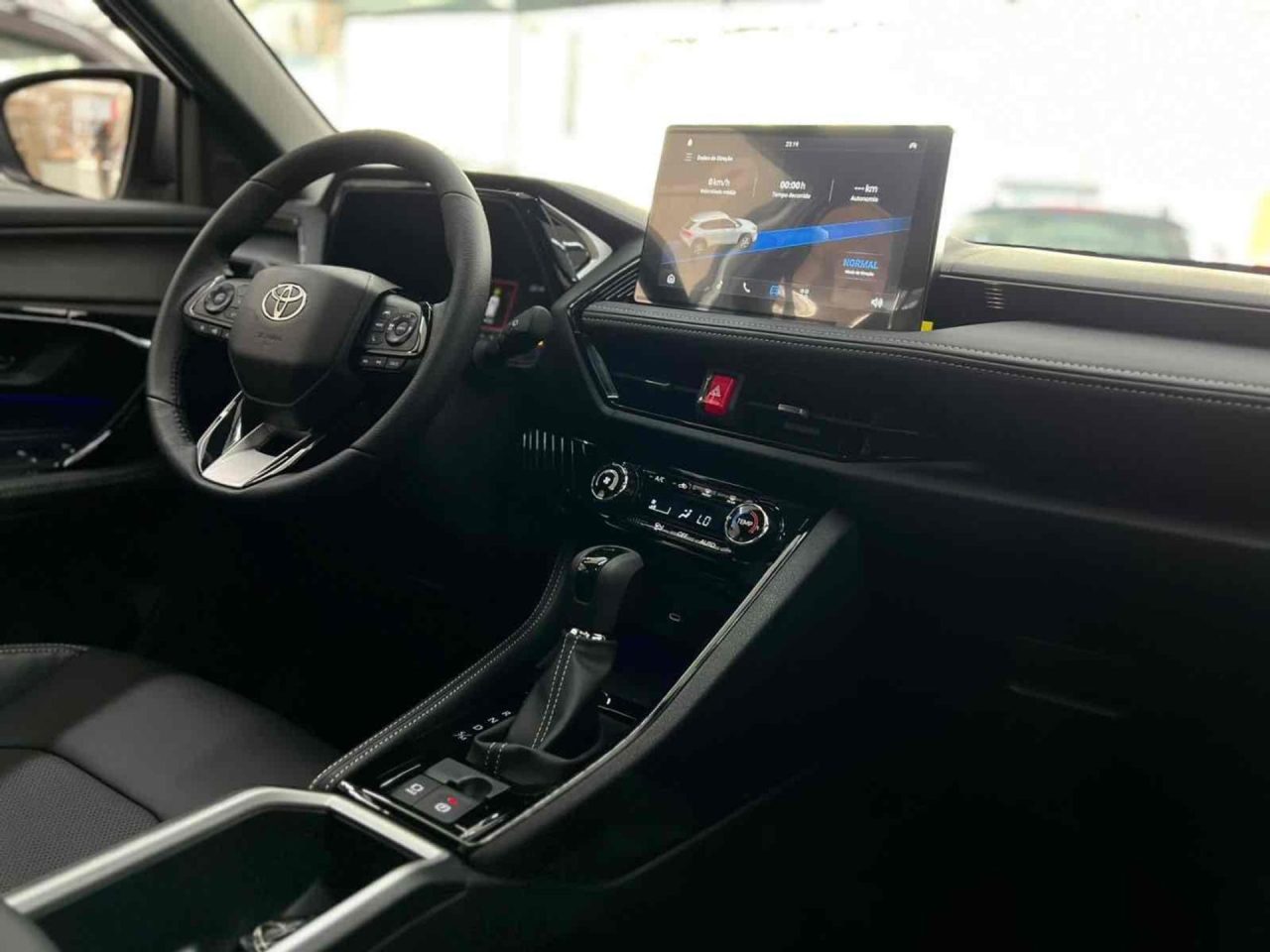 Impressões: Toyota Yaris Cross flex é mais barato, porém perde em desempenho e consumo para o híbrido