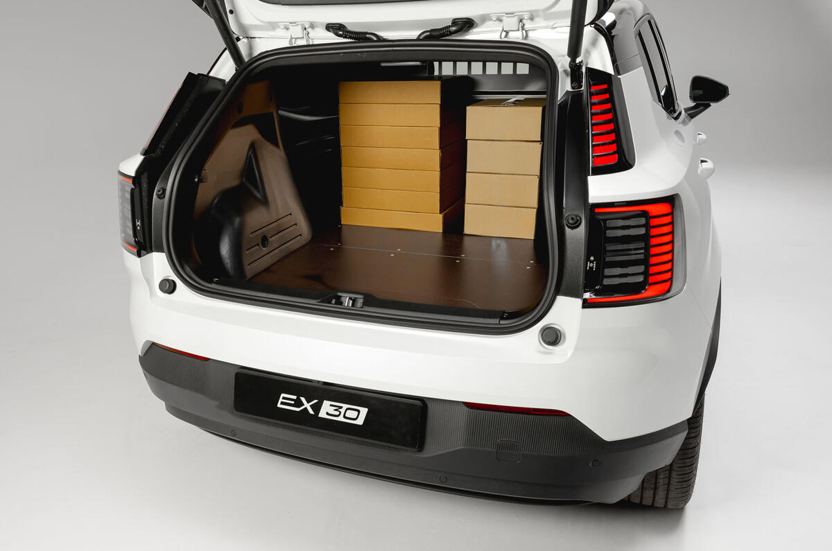Volvo apresenta EX30 Cargo, versão furgão com até 1.000 litros e 390 kg úteis