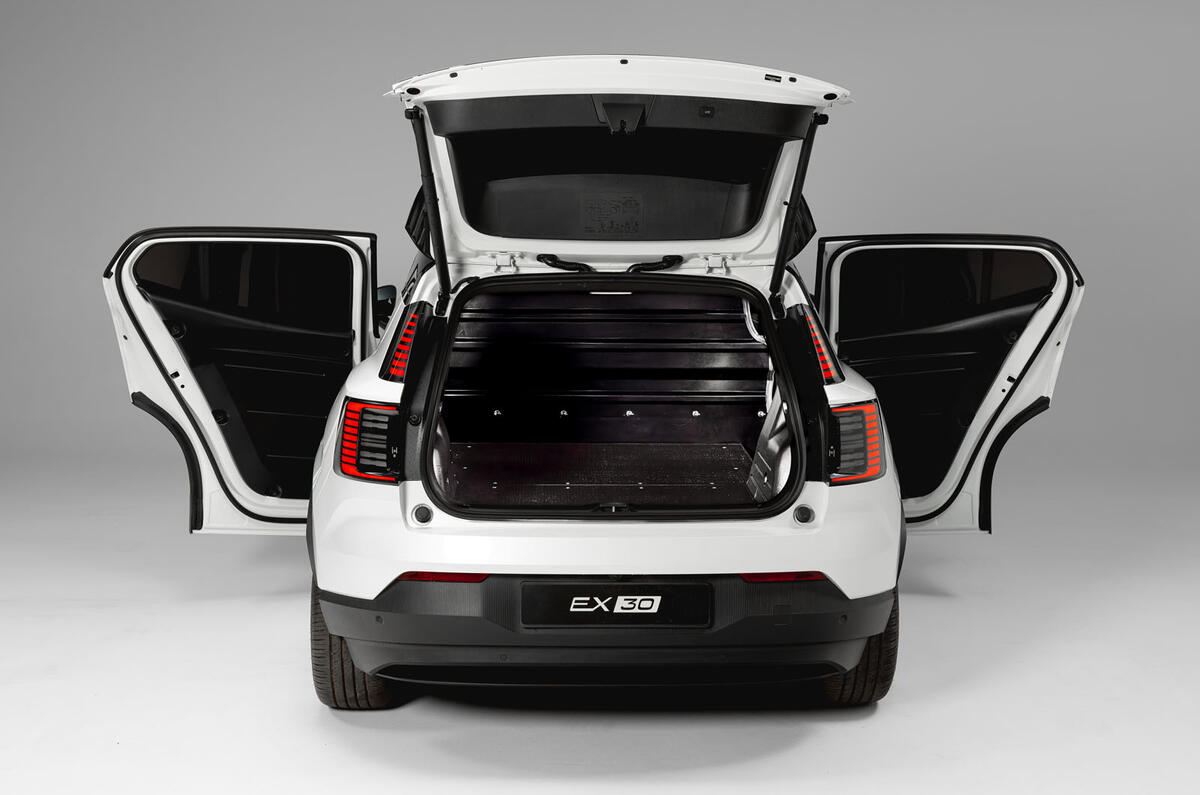 Volvo apresenta EX30 Cargo, versão furgão com até 1.000 litros e 390 kg úteis