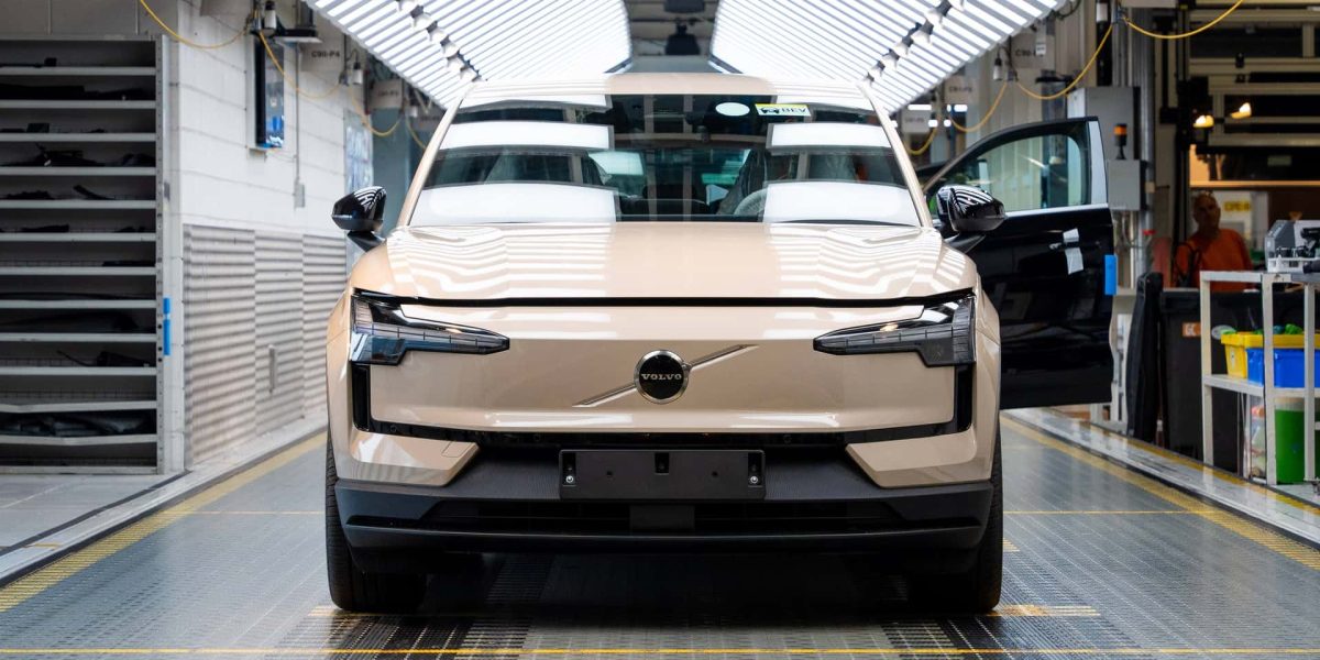 Após risco de incêndio, Volvo EX30 terá baterias substituídas em recall a partir de junho
